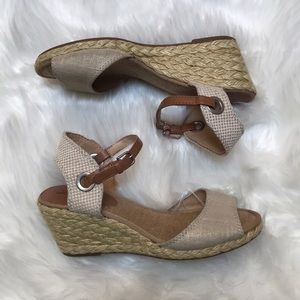 Lucky Brand wedge